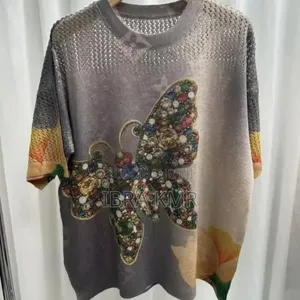 Le Haut Du T-Shirt Présente Un Motif Ajouré Élégant,