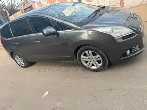 Peugeot 5008 1.6 HDi MT Active 2013 Blanc