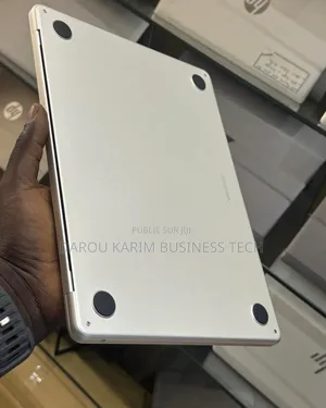 New Apple MacBook Air 2025 M4 13-Inch 16GB Apple M4 SSD 256GB