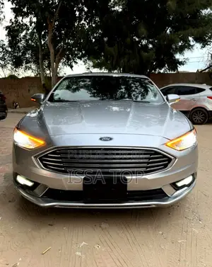 Photo - Ford Fusion 2018 Gris
