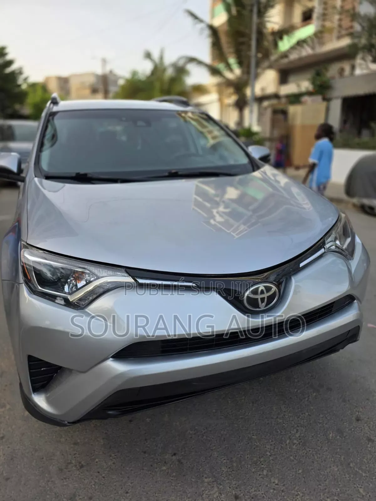 Toyota RAV4 XLE AWD (2.5L 4cyl 6A) 2017 Gris