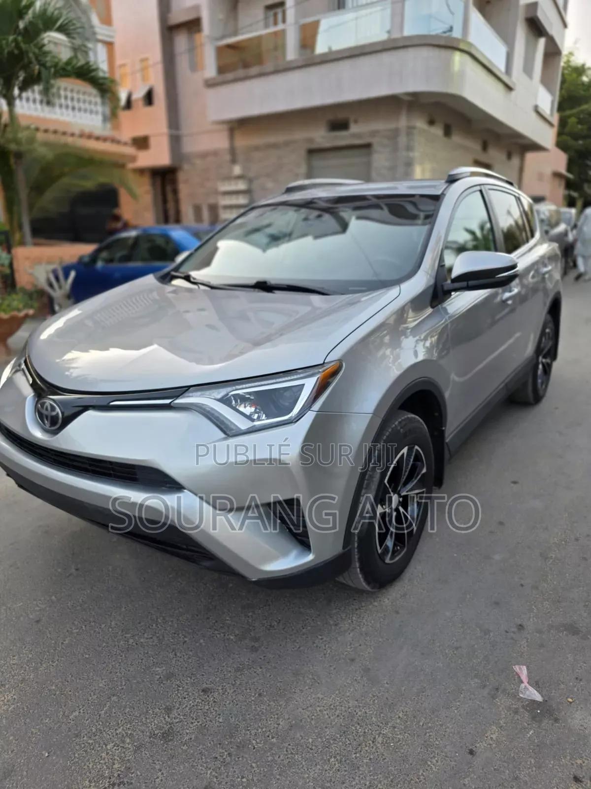Toyota RAV4 XLE AWD (2.5L 4cyl 6A) 2017 Gris