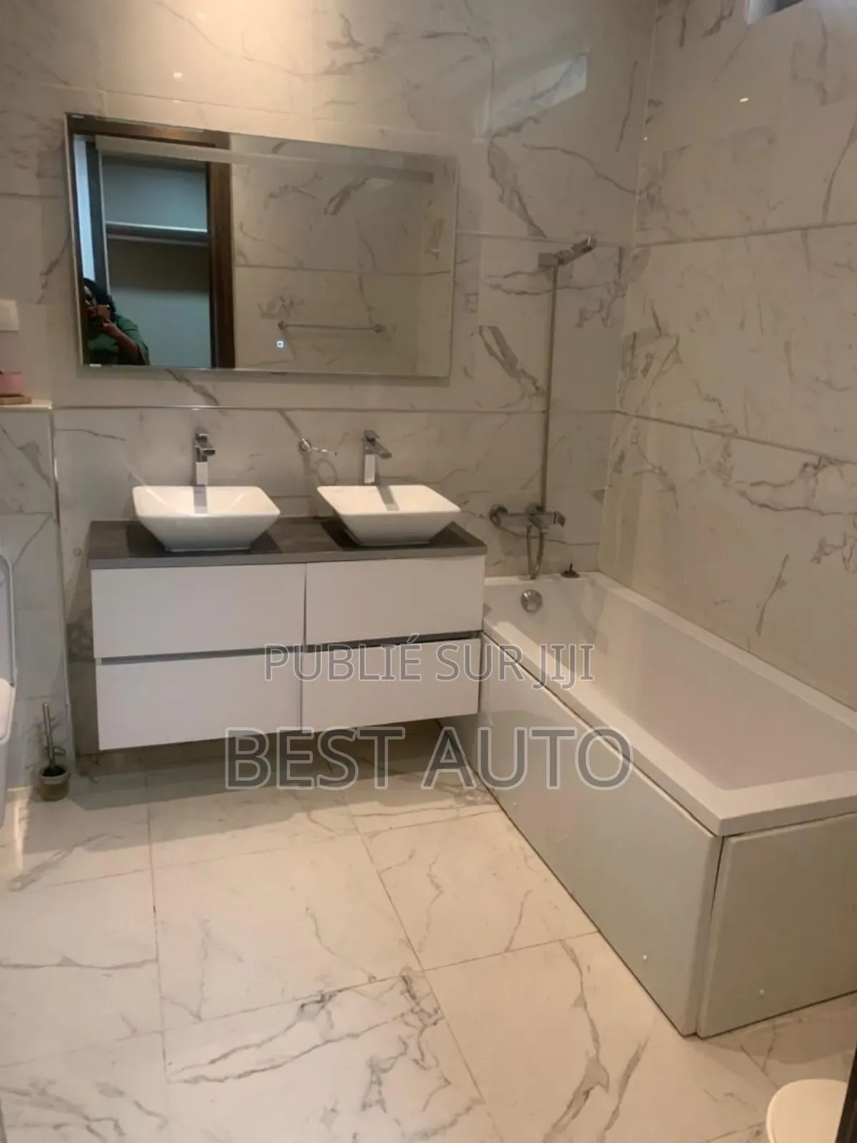 4chbre Maison dans Fann-Point E-Amitié à Vendre