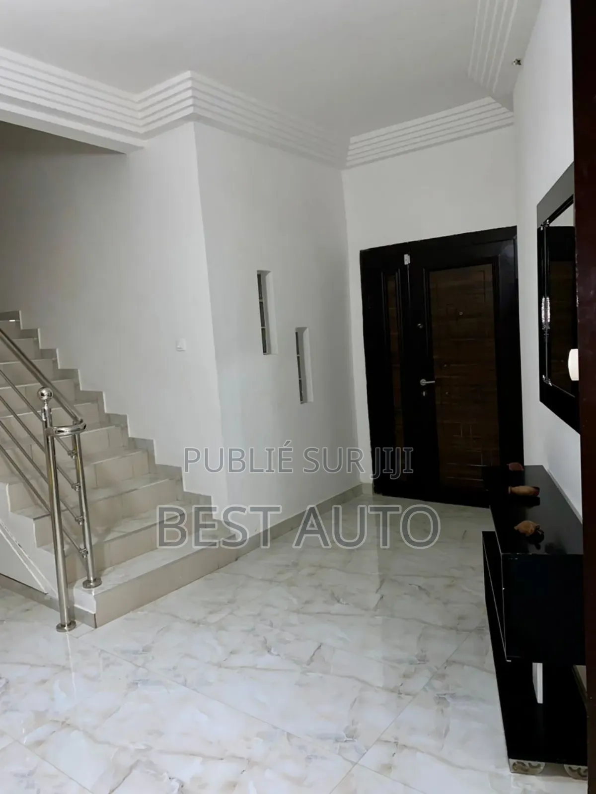 6chbre Maison dans Ouakam à Louer