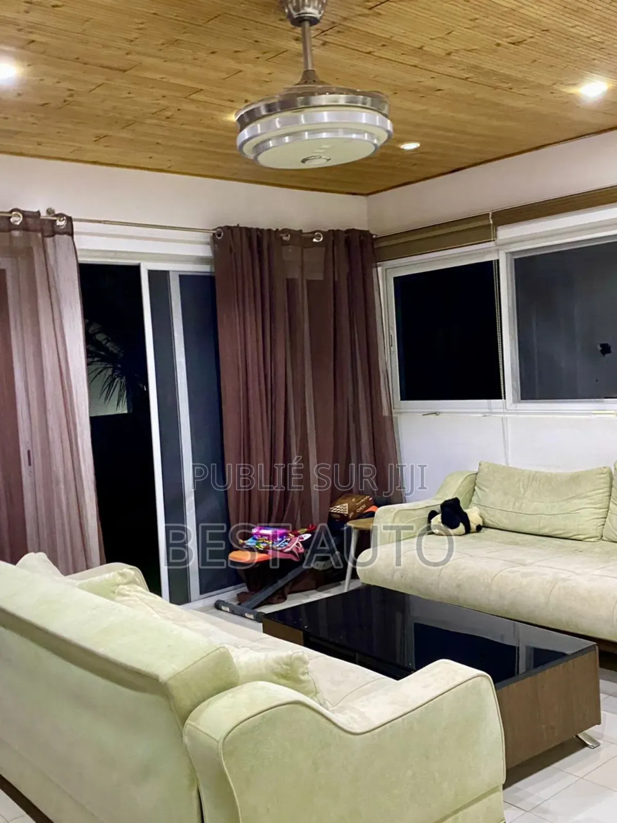 6chbre Maison dans Ouakam à Louer