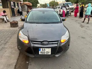 Photo - Ford Focus Titanium Sedan FWD (2.0 4cyl 5M) 2012 Blanc