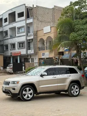 Jeep Grand Cherokee SRT 4dr 4x4 2016 Beige