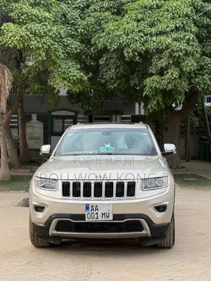 Jeep Grand Cherokee SRT 4dr 4x4 2016 Beige