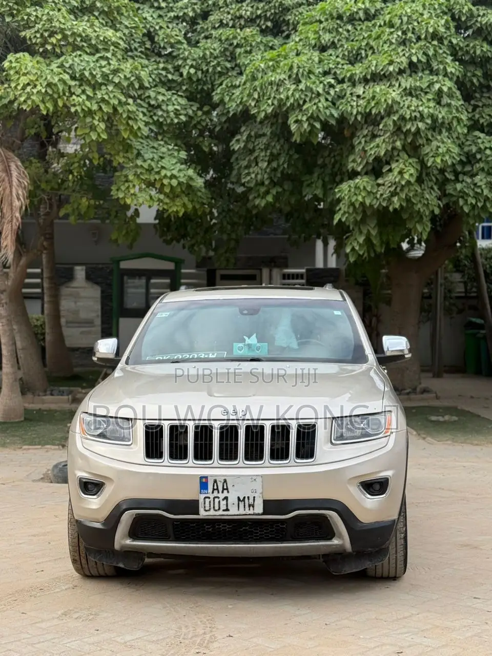 Jeep Grand Cherokee SRT 4dr 4x4 2016 Beige