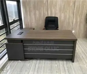 Photo - Dirige Depuis Ton Bureau — Pas Depuis Le Désordre. »