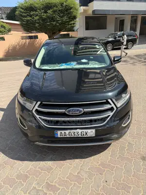 Photo - Ford Edge Titanium 4dr FWD 2017 Black
