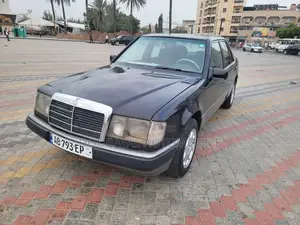 Photo - Mercedes-Benz 300E 2008