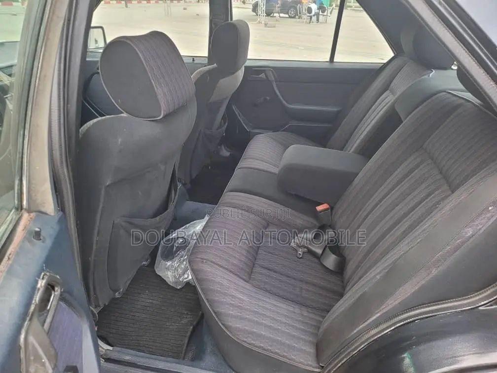 Mercedes-Benz 300E 2008