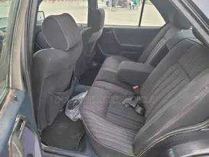 Mercedes-Benz 300E 2008