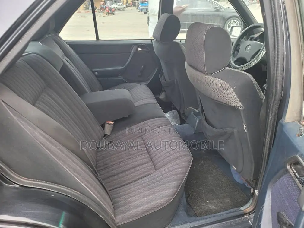 Mercedes-Benz 300E 2008