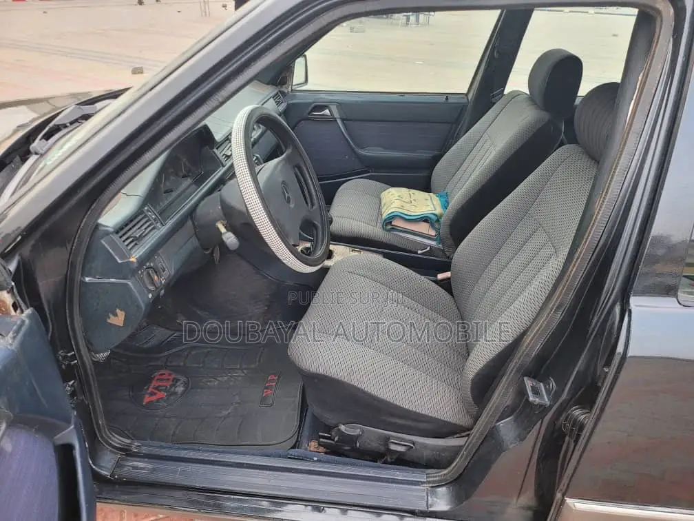 Mercedes-Benz 300E 2008