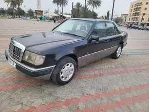 Mercedes-Benz 300E 2008