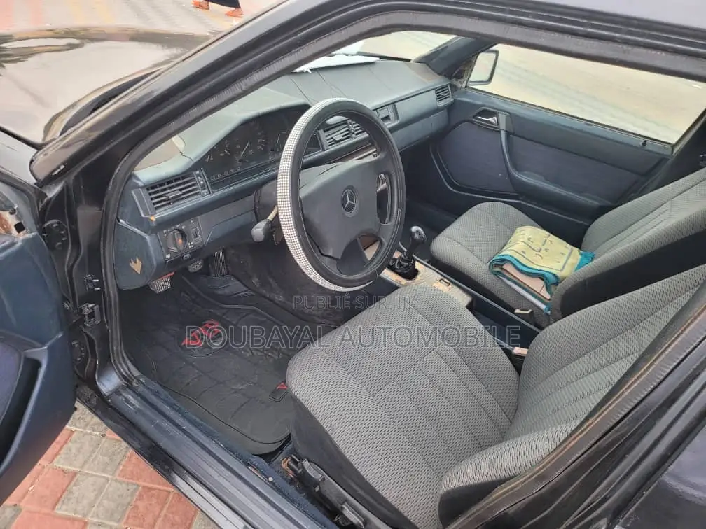 Mercedes-Benz 300E 2008