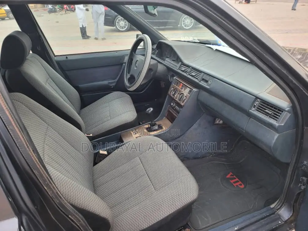 Mercedes-Benz 300E 2008