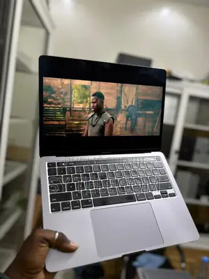 Photo - New Ordinateur Portable Apple MacBook Pro 2020 16GB SSHD+SSD 1T