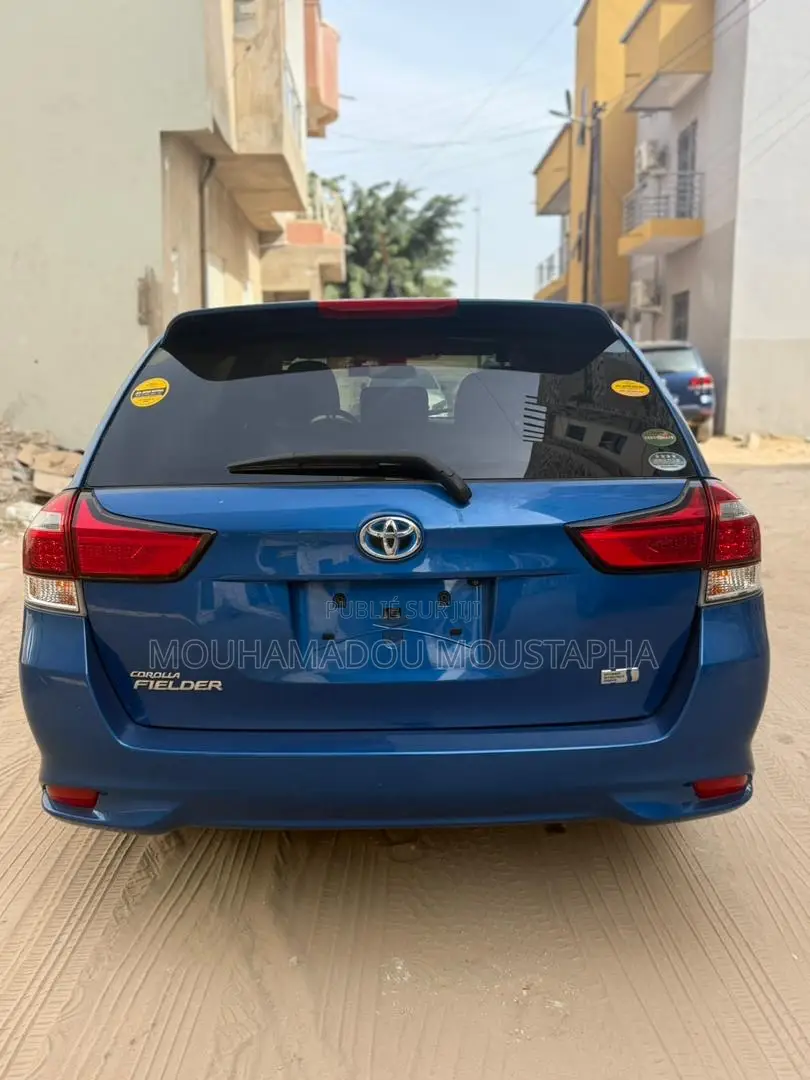 Toyota Corolla Fielder 1.5 Hybrid FWD 2016 Blue