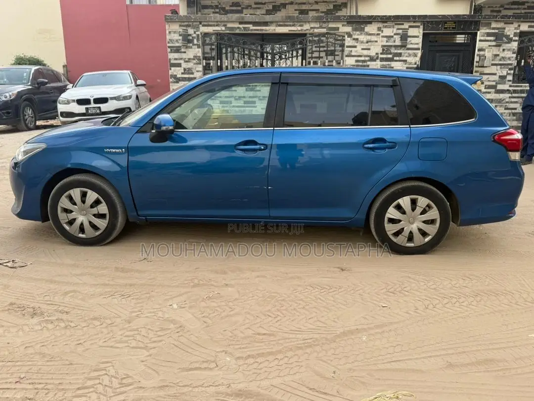 Toyota Corolla Fielder 1.5 Hybrid FWD 2016 Blue