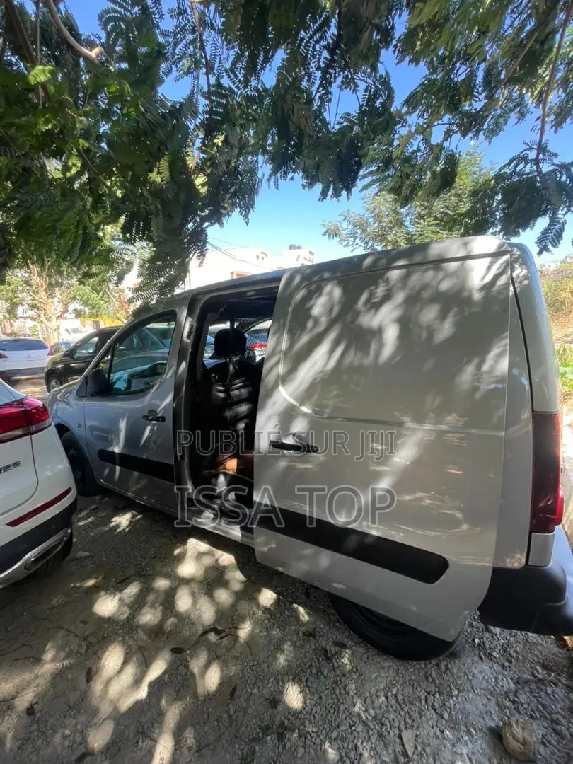 Peugeot Partenaire 2017 Gris