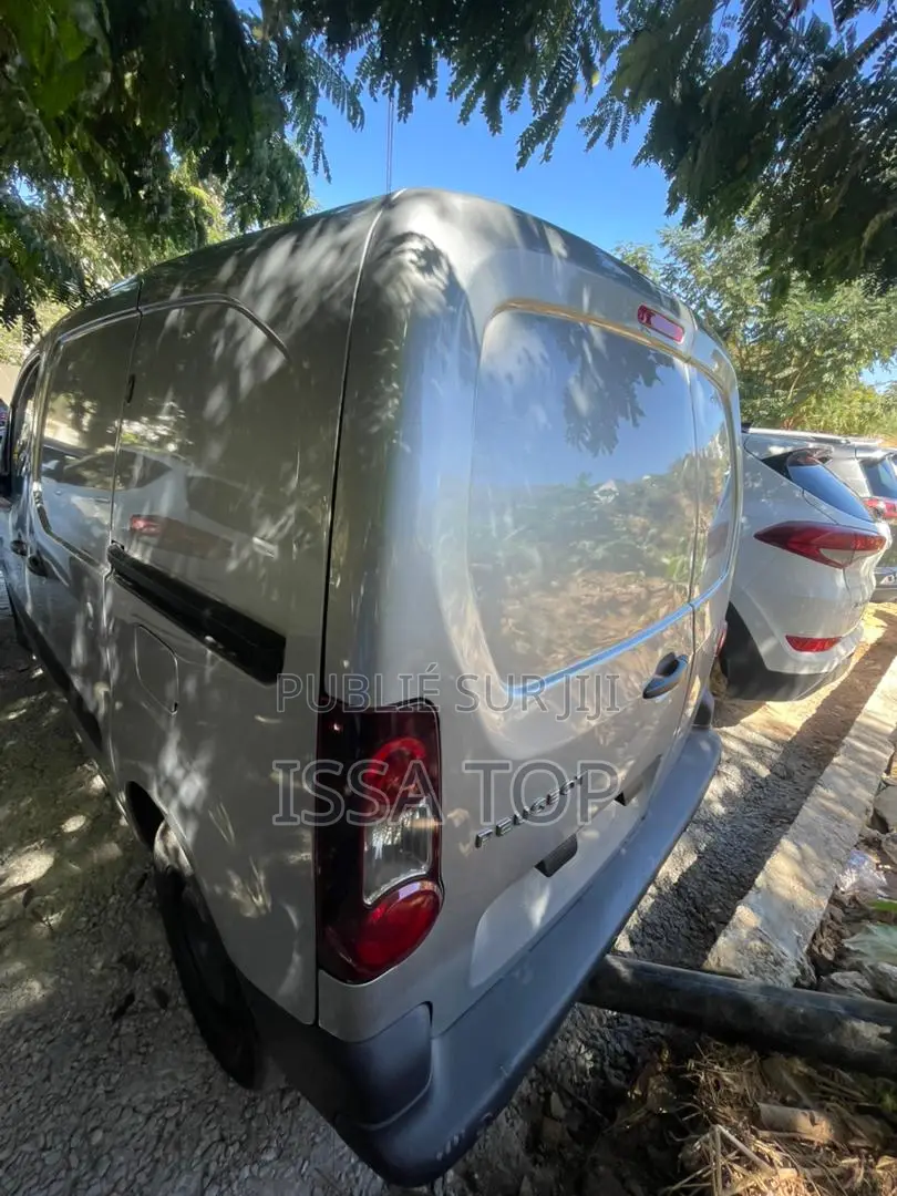 Peugeot Partenaire 2017 Gris