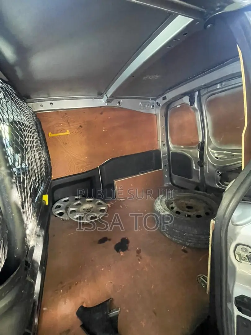 Peugeot Partenaire 2017 Gris