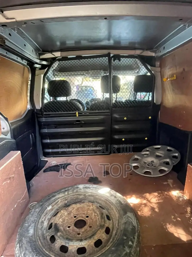 Peugeot Partenaire 2017 Gris