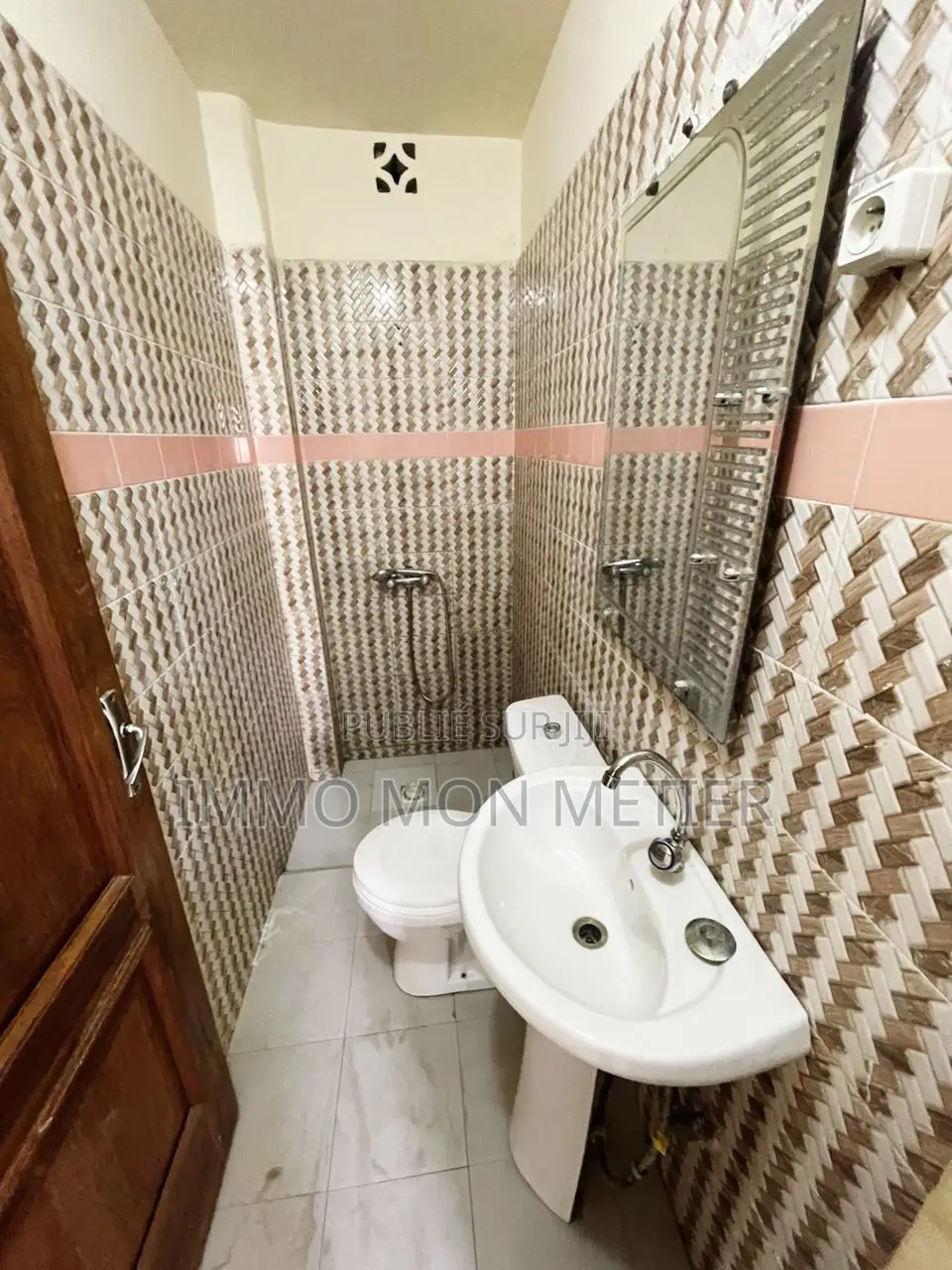 2chbre Appartement dans Almadies à Louer