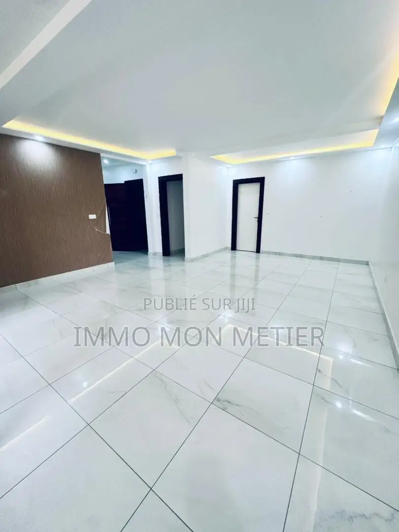 2chbre Appartement dans F3 Almadies Zone De à Louer