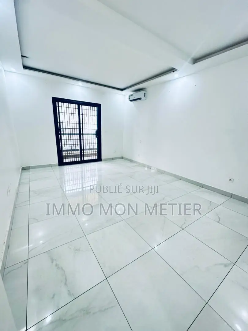 2chbre Appartement dans F3 Almadies Zone De à Louer