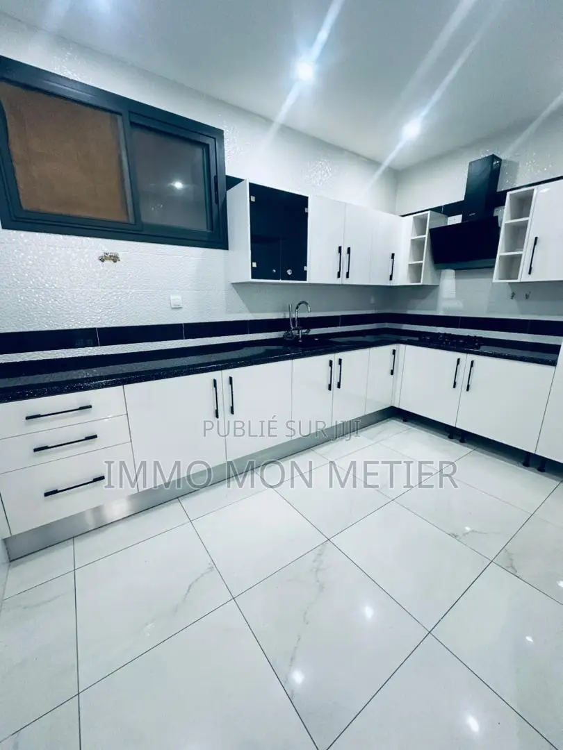 2chbre Appartement dans F3 Almadies Zone De à Louer