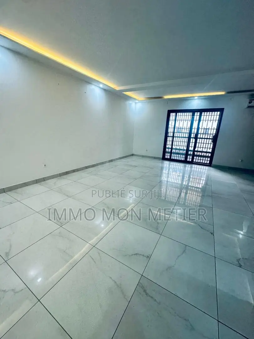 2chbre Appartement dans F3 Almadies Zone De à Louer