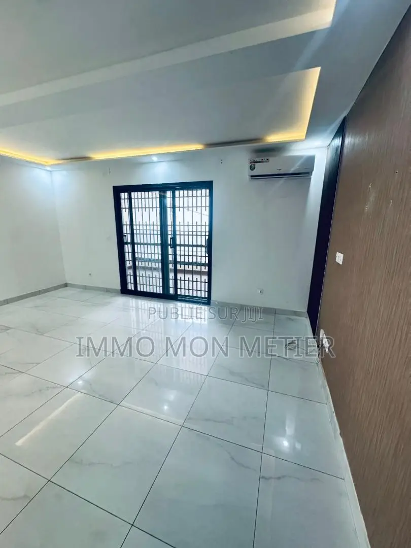 2chbre Appartement dans F3 Almadies Zone De à Louer