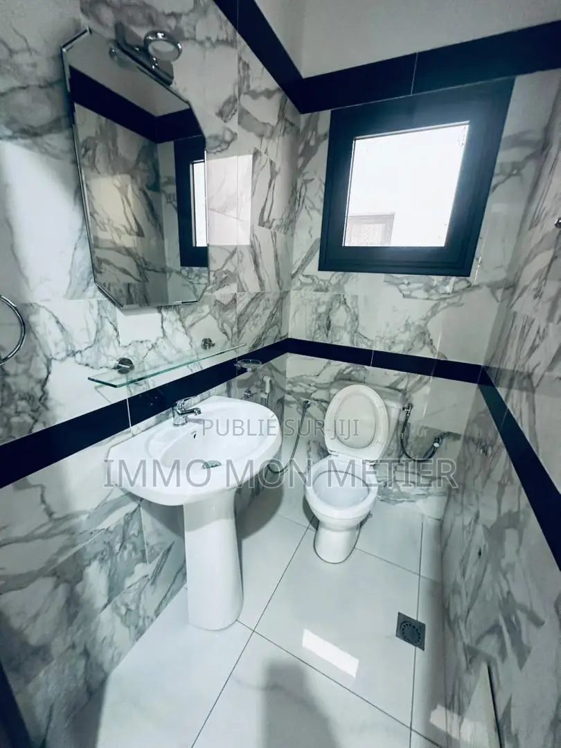 2chbre Appartement dans F3 Almadies Zone De à Louer