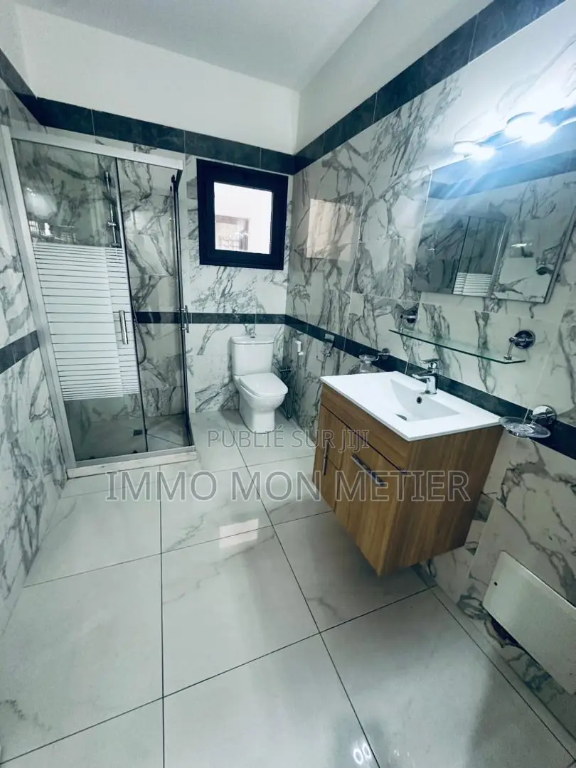 2chbre Appartement dans F3 Almadies Zone De à Louer