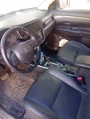 Mitsubishi Outlander 2019 Gris