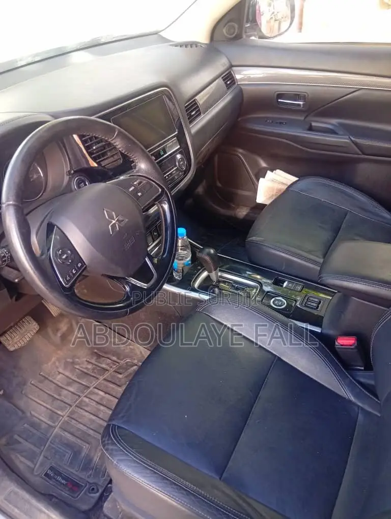 Mitsubishi Outlander 2019 Gris