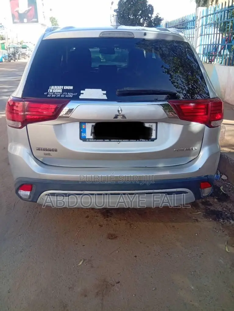 Mitsubishi Outlander 2019 Gris