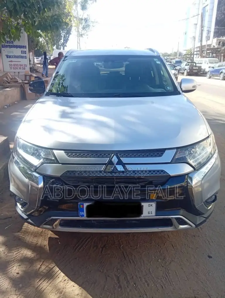 Mitsubishi Outlander 2019 Gris