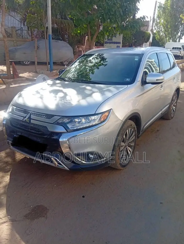 Mitsubishi Outlander 2019 Gris