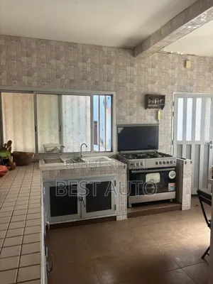 Furnished 9chbre Maison dans Rufisque à Vendre