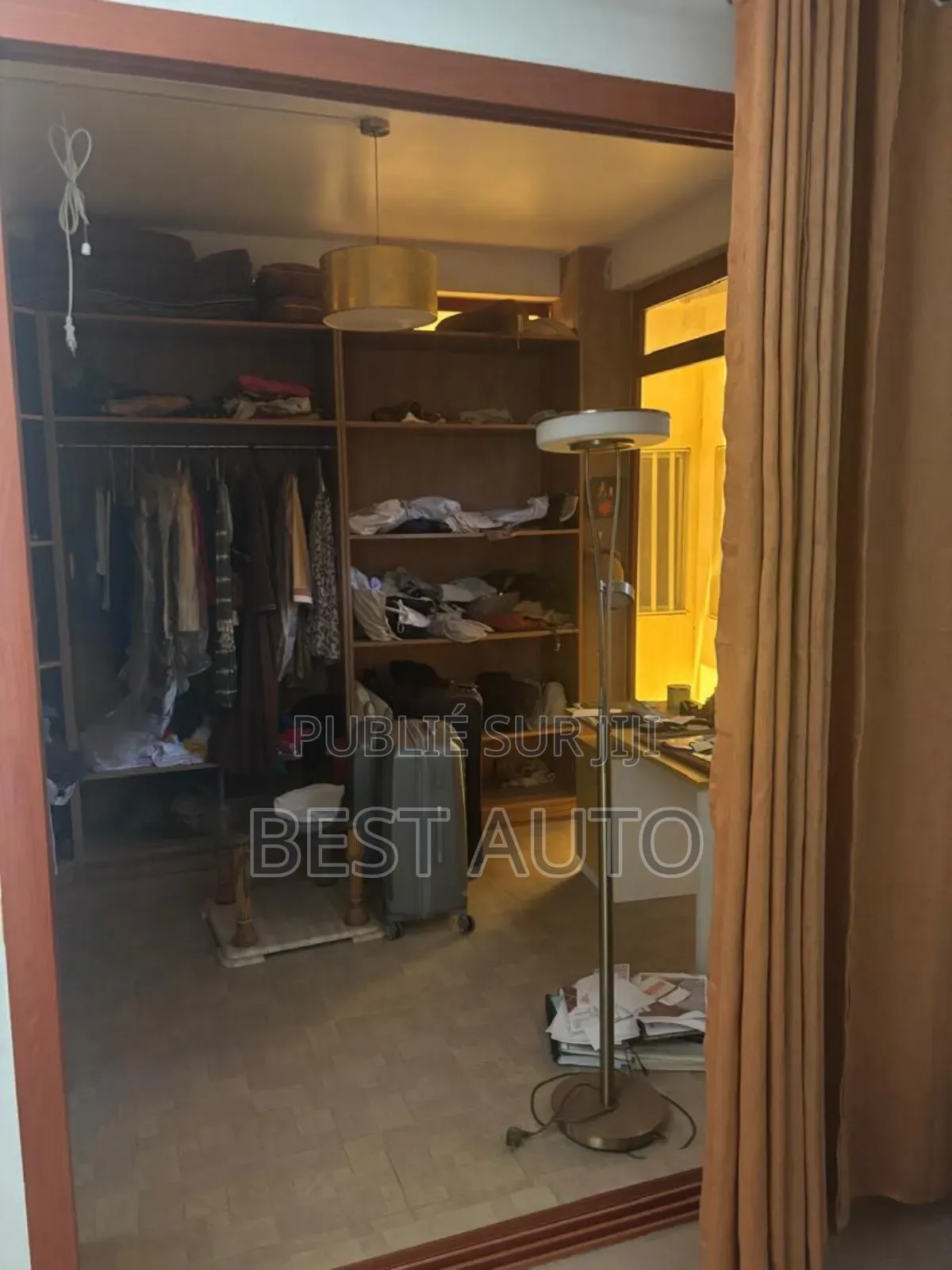 Furnished 9chbre Maison dans Rufisque à Vendre