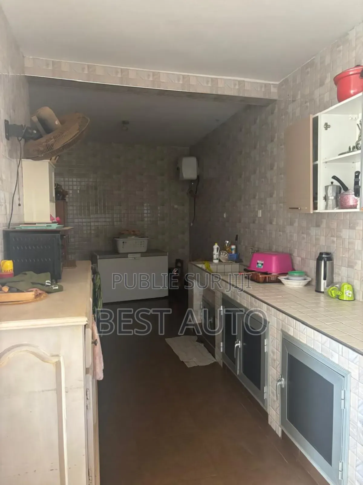 Furnished 9chbre Maison dans Rufisque à Vendre