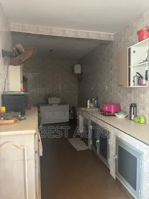 Furnished 9chbre Maison dans Rufisque à Vendre