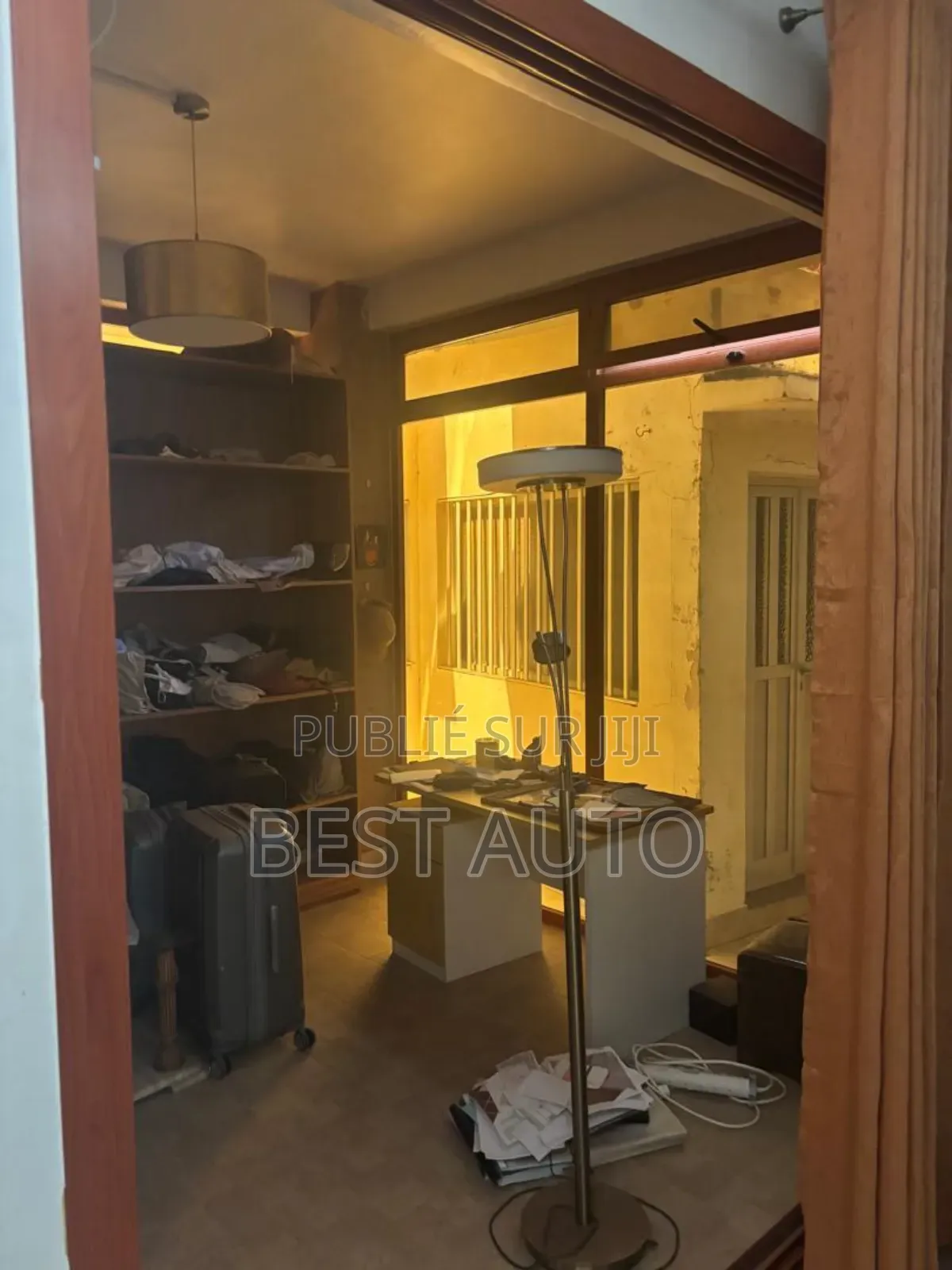 Furnished 9chbre Maison dans Rufisque à Vendre