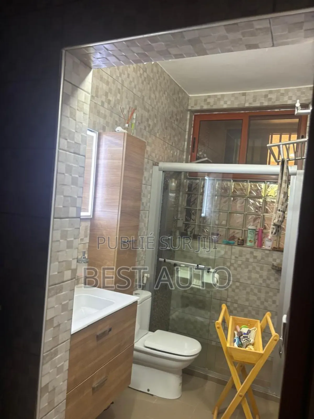 Furnished 9chbre Maison dans Rufisque à Vendre