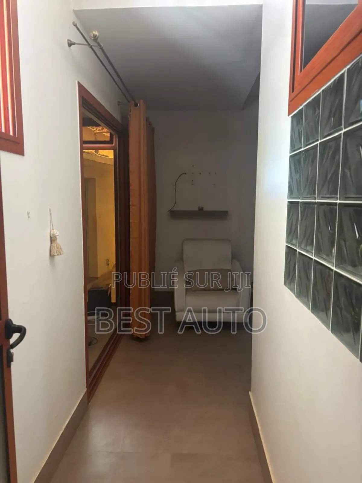 Furnished 9chbre Maison dans Rufisque à Vendre